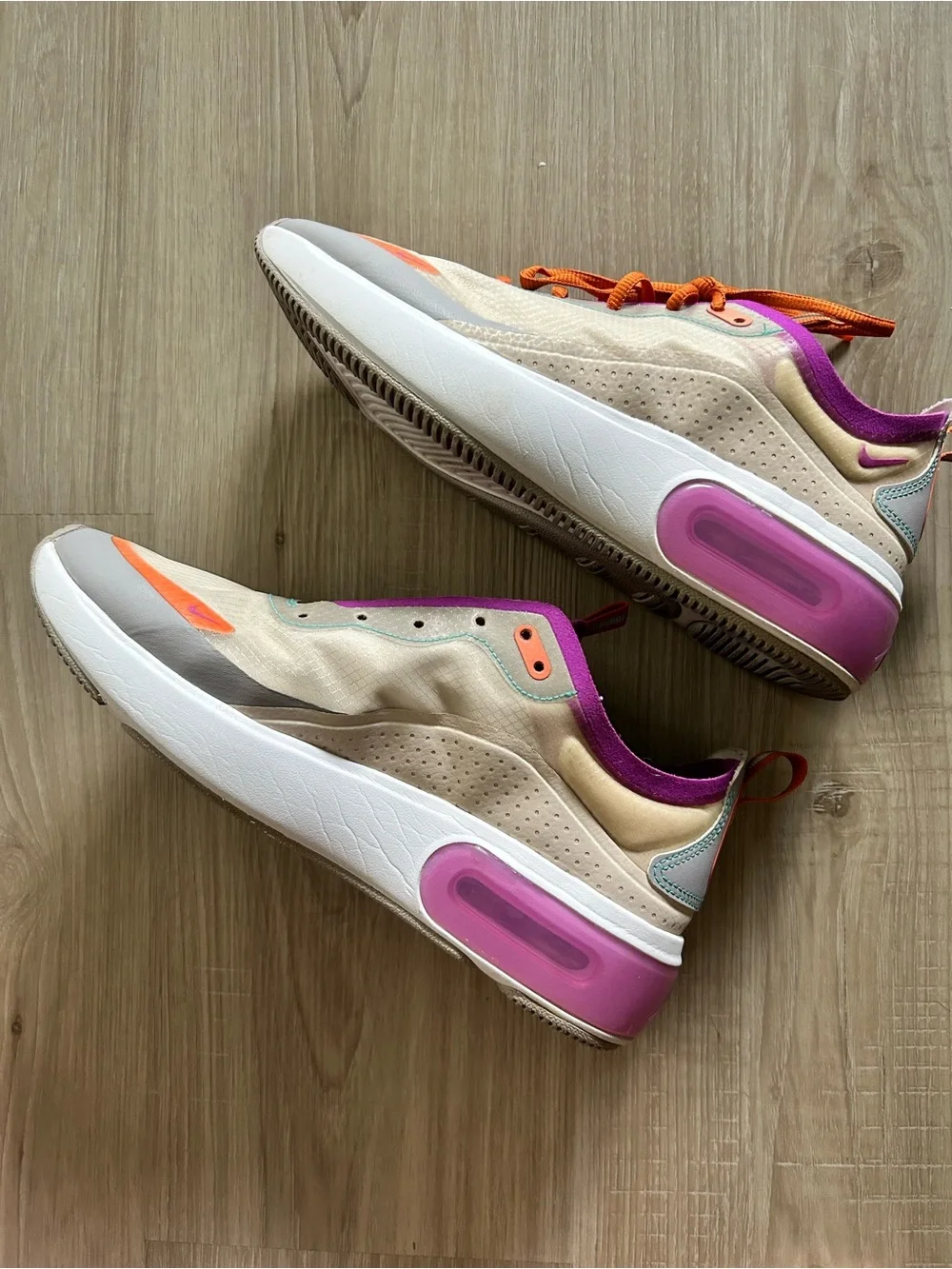 Nike Air Max Dia SE Sneakers Women’s Size 8 AR7410-106